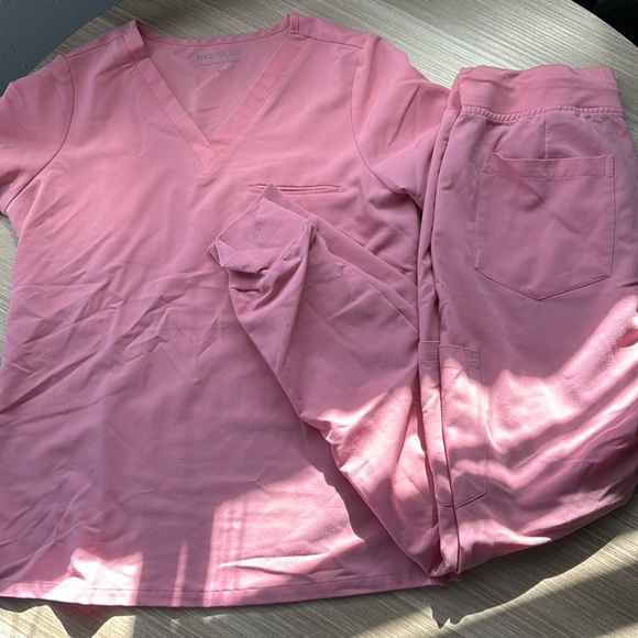 Used peony mandala scrub set - Picture 1 of 3